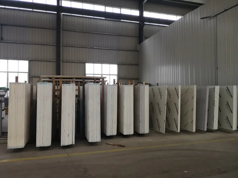 Loading Quartz Slabs